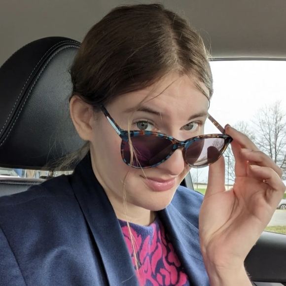 Meet your posher Sunny Salvage - Picture 3 of 3